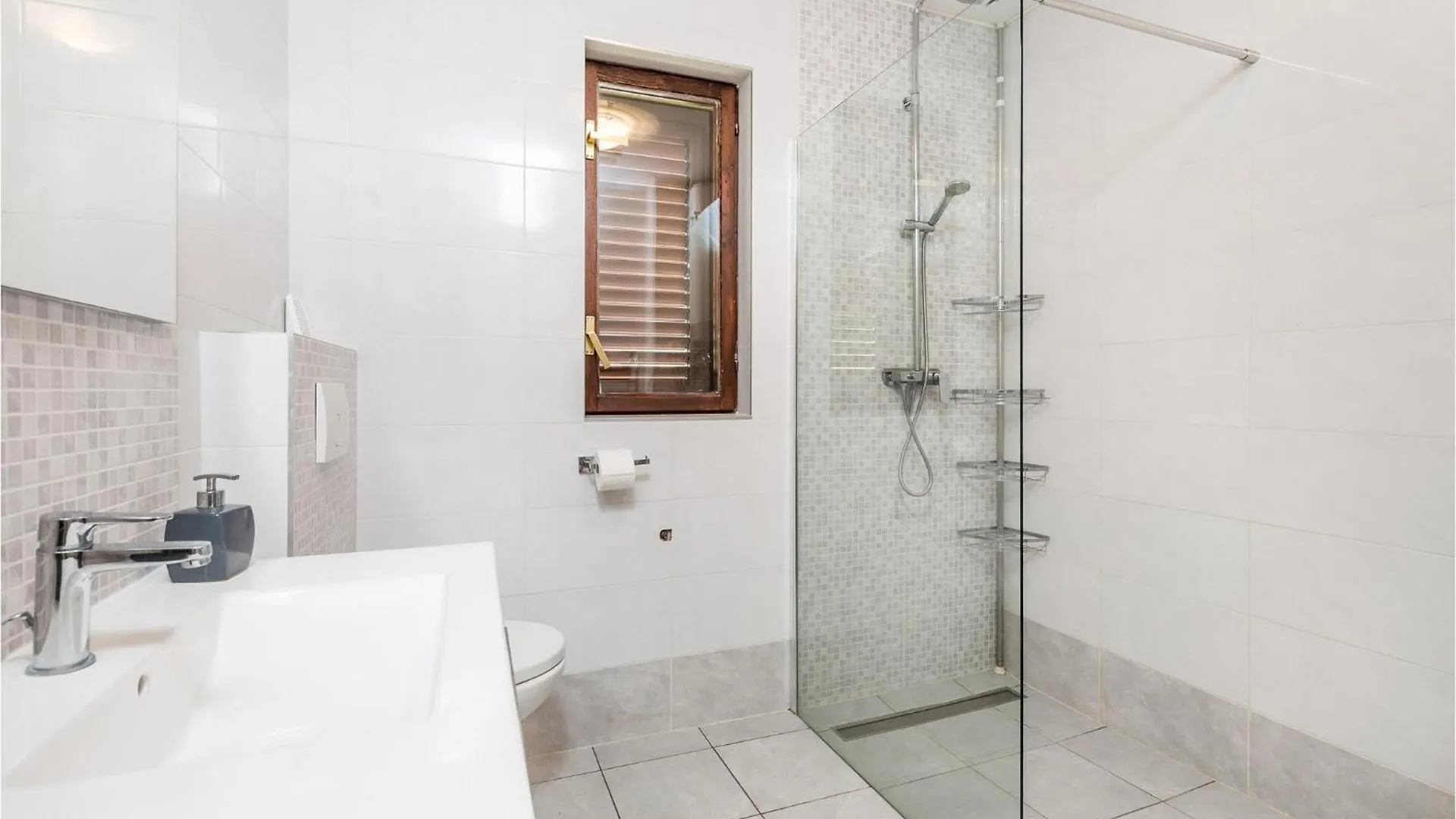 Tatil Evi Nice Home In Banjol With Wifi