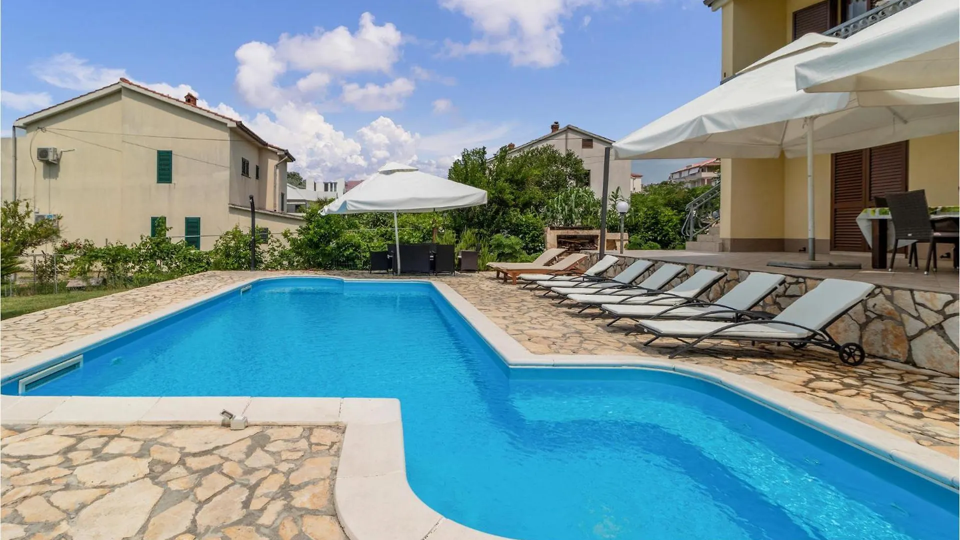 Nice Home In Banjol With Wifi Tatil Evi